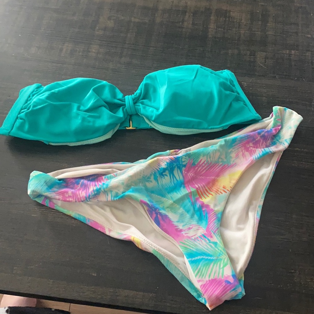 Victoria’s Secret bikini set